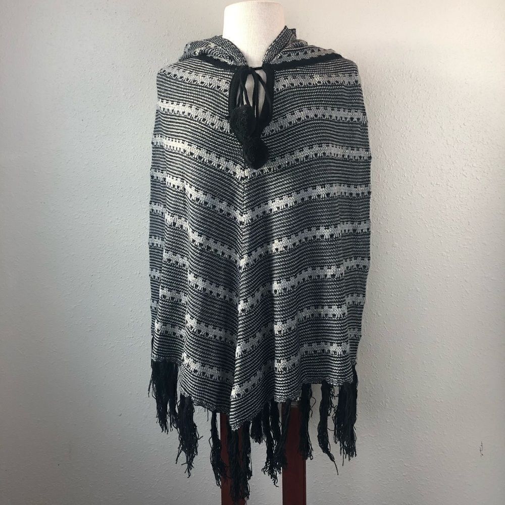 NWT BCBG MaxAria Hooded Poncho Size S/M - Picture 1 of 11